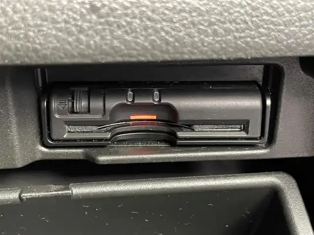 日産 セレナ HWS S HV Vセレ +SeftyⅡ 千葉県 2015(平27)年 6.4万km ブリリアントシルバー 禁煙車/エマージェンシーブレーキ/両側電動ドア/純正８インチメモリナビ/・型番：MM515D-L/・CD/DVD/AUX/USB/Bluetooth/フルセグTV/・アラウンドビューモニター/・ビルトインETC/クルーズコントロール/革巻きステアリング/・ステアリングスイッチ/純正フロアマット/純正１６インチAW/オートライト/・LEDヘッドライト/・フォグランプ