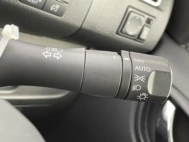 日産 セレナ HWS S HV Vセレ +SeftyⅡ 千葉県 2015(平27)年 6.4万km ブリリアントシルバー 禁煙車/エマージェンシーブレーキ/両側電動ドア/純正８インチメモリナビ/・型番：MM515D-L/・CD/DVD/AUX/USB/Bluetooth/フルセグTV/・アラウンドビューモニター/・ビルトインETC/クルーズコントロール/革巻きステアリング/・ステアリングスイッチ/純正フロアマット/純正１６インチAW/オートライト/・LEDヘッドライト/・フォグランプ