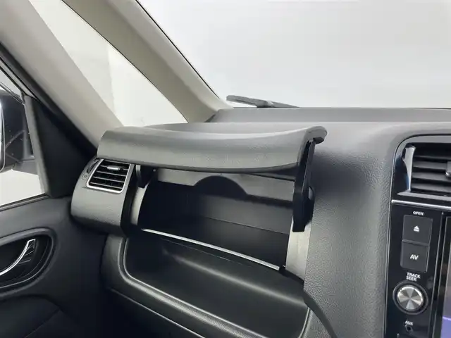 日産 セレナ HWS S HV Vセレ +SeftyⅡ 千葉県 2015(平27)年 6.4万km ブリリアントシルバー 禁煙車/エマージェンシーブレーキ/両側電動ドア/純正８インチメモリナビ/・型番：MM515D-L/・CD/DVD/AUX/USB/Bluetooth/フルセグTV/・アラウンドビューモニター/・ビルトインETC/クルーズコントロール/革巻きステアリング/・ステアリングスイッチ/純正フロアマット/純正１６インチAW/オートライト/・LEDヘッドライト/・フォグランプ