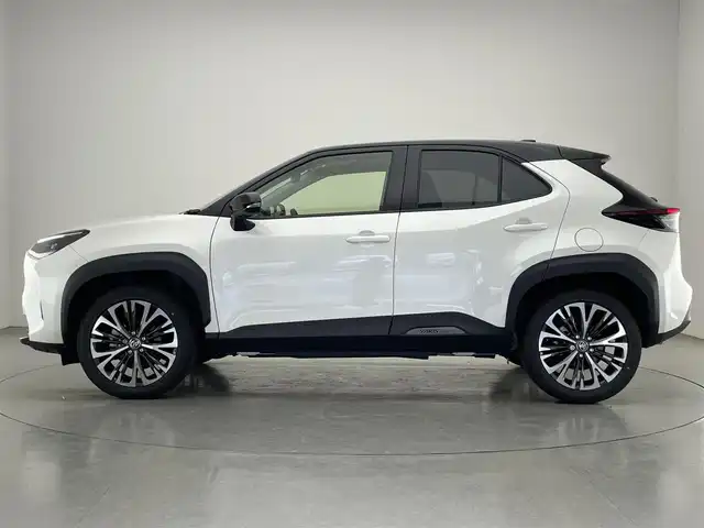 トヨタ ヤリスクロス ハイブリッド Z 愛知県 2020(令2)年 2.5万km ブラックマイカ/ホワイトパールクリスタルシャイン 2トーン 純正８型ＤＡナビ　全方位カメラ　禁煙車　ＥＴＣ２．０　純正ドラレコ　ハーフレザー　シートヒーター　電動リアゲート　コーナーセンサー　パワーシート　衝突軽減　追従クルコン　ＢＳＭ　ＨＵＤ　ＬＥＤライト