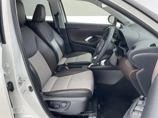 トヨタ ヤリスクロス ハイブリッド Z 愛知県 2020(令2)年 2.5万km ブラックマイカ/ホワイトパールクリスタルシャイン 2トーン 純正８型ＤＡナビ　全方位カメラ　禁煙車　ＥＴＣ２．０　純正ドラレコ　ハーフレザー　シートヒーター　電動リアゲート　コーナーセンサー　パワーシート　衝突軽減　追従クルコン　ＢＳＭ　ＨＵＤ　ＬＥＤライト