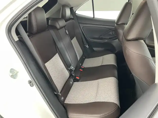 トヨタ ヤリスクロス ハイブリッド Z 愛知県 2020(令2)年 2.5万km ブラックマイカ/ホワイトパールクリスタルシャイン 2トーン 純正８型ＤＡナビ　全方位カメラ　禁煙車　ＥＴＣ２．０　純正ドラレコ　ハーフレザー　シートヒーター　電動リアゲート　コーナーセンサー　パワーシート　衝突軽減　追従クルコン　ＢＳＭ　ＨＵＤ　ＬＥＤライト