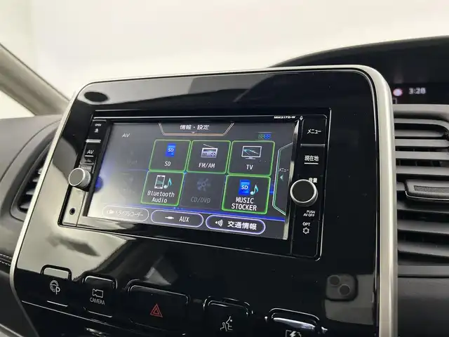 日産 セレナ e－パワー ハイウェイスター V 千葉県 2018(平30)年 6万km ブリリアントホワイトパール 禁煙車/純正ナビ/・MM317D-W/・CD/DVD/BT/AUX/フルセグ/プロパイロット/オートクルーズコントロール/両側パワースライドドア/ハンズフリースライドドア/全方位カメラ/LEDヘッドライト/オートライト/オートハイビーム/コーナーセンサー/スマートキー/ETC/サイド＆カーテンエアバッグ/純正15インチアルミホイール
