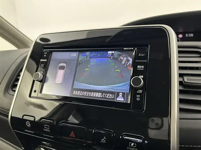 日産 セレナ e－パワー ハイウェイスター V 千葉県 2018(平30)年 6万km ブリリアントホワイトパール 禁煙車/純正ナビ/・MM317D-W/・CD/DVD/BT/AUX/フルセグ/プロパイロット/オートクルーズコントロール/両側パワースライドドア/ハンズフリースライドドア/全方位カメラ/LEDヘッドライト/オートライト/オートハイビーム/コーナーセンサー/スマートキー/ETC/サイド＆カーテンエアバッグ/純正15インチアルミホイール