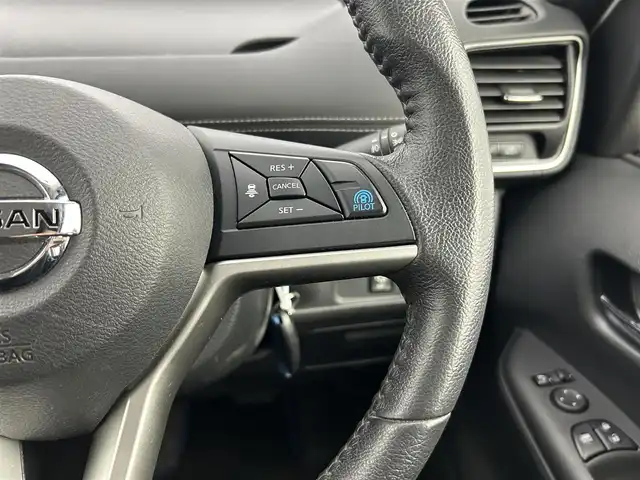 日産 セレナ e－パワー ハイウェイスター V 千葉県 2018(平30)年 6万km ブリリアントホワイトパール 禁煙車/純正ナビ/・MM317D-W/・CD/DVD/BT/AUX/フルセグ/プロパイロット/オートクルーズコントロール/両側パワースライドドア/ハンズフリースライドドア/全方位カメラ/LEDヘッドライト/オートライト/オートハイビーム/コーナーセンサー/スマートキー/ETC/サイド＆カーテンエアバッグ/純正15インチアルミホイール