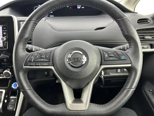 日産 セレナ e－パワー ハイウェイスター V 千葉県 2018(平30)年 6万km ブリリアントホワイトパール 禁煙車/純正ナビ/・MM317D-W/・CD/DVD/BT/AUX/フルセグ/プロパイロット/オートクルーズコントロール/両側パワースライドドア/ハンズフリースライドドア/全方位カメラ/LEDヘッドライト/オートライト/オートハイビーム/コーナーセンサー/スマートキー/ETC/サイド＆カーテンエアバッグ/純正15インチアルミホイール