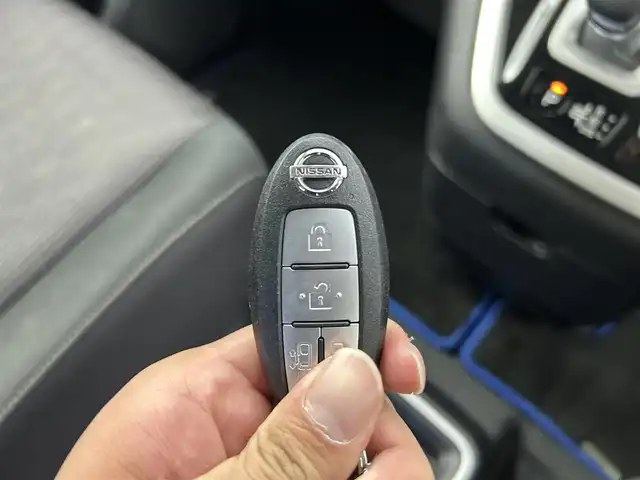 日産 セレナ e－パワー ハイウェイスター V 千葉県 2018(平30)年 6万km ブリリアントホワイトパール 禁煙車/純正ナビ/・MM317D-W/・CD/DVD/BT/AUX/フルセグ/プロパイロット/オートクルーズコントロール/両側パワースライドドア/ハンズフリースライドドア/全方位カメラ/LEDヘッドライト/オートライト/オートハイビーム/コーナーセンサー/スマートキー/ETC/サイド＆カーテンエアバッグ/純正15インチアルミホイール