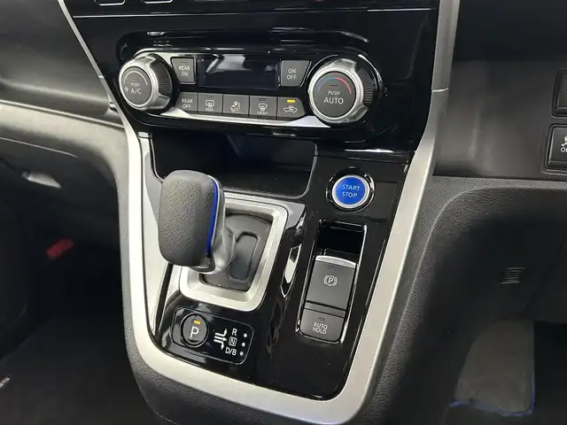 日産 セレナ e－パワー ハイウェイスター V 千葉県 2018(平30)年 6万km ブリリアントホワイトパール 禁煙車/純正ナビ/・MM317D-W/・CD/DVD/BT/AUX/フルセグ/プロパイロット/オートクルーズコントロール/両側パワースライドドア/ハンズフリースライドドア/全方位カメラ/LEDヘッドライト/オートライト/オートハイビーム/コーナーセンサー/スマートキー/ETC/サイド＆カーテンエアバッグ/純正15インチアルミホイール