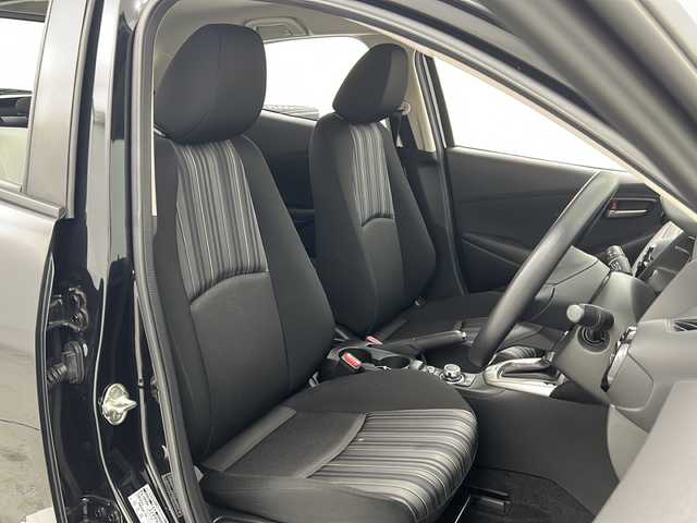 マツダ マツダ２ 15S 宮城県 2021(令3)年 2.2万km ジェットブラックマイカ 禁煙車/i-ACTIVSENSE/・衝突軽減ブレーキ/・レーンキープアシスト/・ブラインドスポットモニター/・パーキングセンサー/マツダコネクトナビ/・CD.DVD.SD.BT.AUX/フルセグTV/バックカメラ/ETC/ステアリングスイッチ/プッシュスタート/スマートキー2個/オートライト/HIDヘッドライト/アイドリングストップ/横滑り防止装置/社外15インチアルミホイール/社外フロアマット