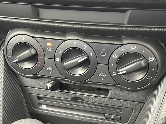 マツダ マツダ２ 15S 宮城県 2021(令3)年 2.2万km ジェットブラックマイカ 禁煙車/i-ACTIVSENSE/・衝突軽減ブレーキ/・レーンキープアシスト/・ブラインドスポットモニター/・パーキングセンサー/マツダコネクトナビ/・CD.DVD.SD.BT.AUX/フルセグTV/バックカメラ/ETC/ステアリングスイッチ/プッシュスタート/スマートキー2個/オートライト/HIDヘッドライト/アイドリングストップ/横滑り防止装置/社外15インチアルミホイール/社外フロアマット