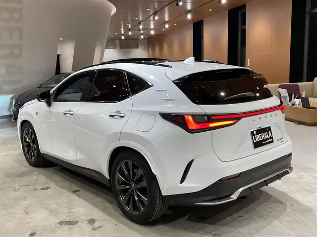 レクサス ＮＸ 350 Fスポーツ 道央・札幌 2023(令5)年 2.7万km ホワイトノーヴァガラスフレーク パノラマルーフ/マークレビンソンプレミアムサウンド/三眼フルLEDヘッドランプ/＋AHS/＋ヘッドランプクリーナー/＋LEDコーナリングランプ/Fスポーツ専用オレンジブレーキキャリパー/TRDフロントスポイラー/RS-Rダウンサス/純正ドライブレコーダー/Fスポーツ専用本革スポーツシート/シートヒーター/シートベンチレーション/ステアリングヒーター/LexusSafetySystem＋/パノラミックビューモニター/おくだけ充電/ヘッドアップディスプレイ/パワーテールゲート