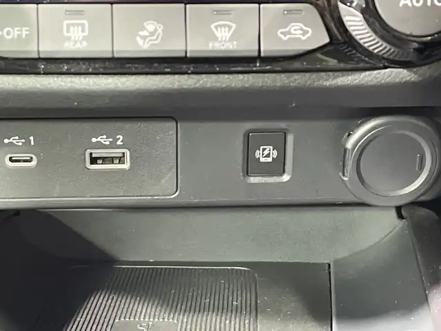 日産 ノート X 神奈川県 2021(令3)年 2.2万km ピュアホワイトパール 純正ナビゲーション/アラウンドビューモニター/純正ＬＥＤヘッドライト/オートライト/オートハイビーム/ＥＴＣ２．０/前方ドライブレコーダー/スマートキー/スペアキー/純正１６インチアルミホイール付き夏タイヤ/置くだけ充電付き/デジタルインナーミラー/フロアマット/コーナーセンサー/クリアランスソナー/ＡＢＳ/横滑り防止/盗難防止装置