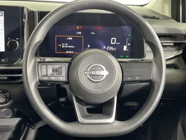 日産 ノート X 神奈川県 2021(令3)年 2.2万km ピュアホワイトパール 純正ナビゲーション/アラウンドビューモニター/純正ＬＥＤヘッドライト/オートライト/オートハイビーム/ＥＴＣ２．０/前方ドライブレコーダー/スマートキー/スペアキー/純正１６インチアルミホイール付き夏タイヤ/置くだけ充電付き/デジタルインナーミラー/フロアマット/コーナーセンサー/クリアランスソナー/ＡＢＳ/横滑り防止/盗難防止装置