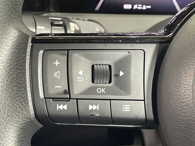 日産 ノート X 神奈川県 2021(令3)年 2.2万km ピュアホワイトパール 純正ナビゲーション/アラウンドビューモニター/純正ＬＥＤヘッドライト/オートライト/オートハイビーム/ＥＴＣ２．０/前方ドライブレコーダー/スマートキー/スペアキー/純正１６インチアルミホイール付き夏タイヤ/置くだけ充電付き/デジタルインナーミラー/フロアマット/コーナーセンサー/クリアランスソナー/ＡＢＳ/横滑り防止/盗難防止装置