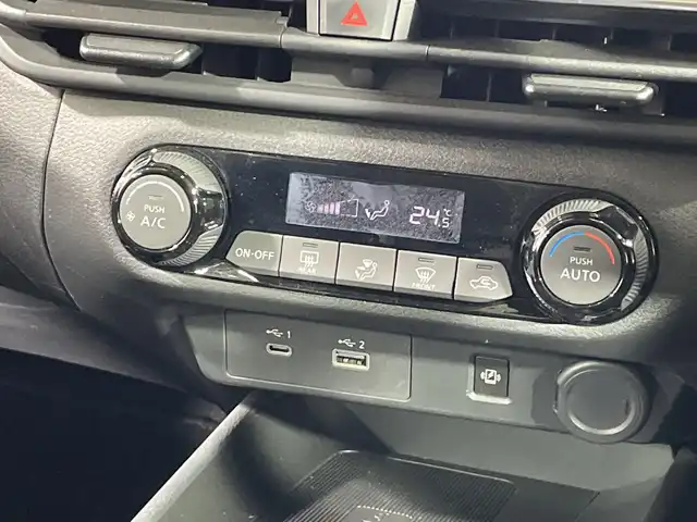 日産 ノート X 神奈川県 2021(令3)年 2.2万km ピュアホワイトパール 純正ナビゲーション/アラウンドビューモニター/純正ＬＥＤヘッドライト/オートライト/オートハイビーム/ＥＴＣ２．０/前方ドライブレコーダー/スマートキー/スペアキー/純正１６インチアルミホイール付き夏タイヤ/置くだけ充電付き/デジタルインナーミラー/フロアマット/コーナーセンサー/クリアランスソナー/ＡＢＳ/横滑り防止/盗難防止装置