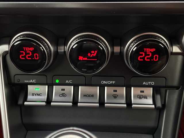 トヨタ ＧＲ８６ RZ 千葉県 2024(令6)年 0.1万km クリスタルホワイトパール メーカーOP/・brembo製ベンチレーテッドディスクブレーキ（フロント：17インチ4ポッド対向キャリパー・リヤ：17インチ2ポッド対向キャリパー)203500円/・SACHS(ZF)アブソーバー55000円/純正9インチナビ/(フルセグTV/BT/CD/DVD/FM/AM)/ブラインドスポットモニター/衝突被害軽減システム/車線逸脱警報/バックカメラ/追従式クルーズコントロール/ハーフレザーシート/横滑り防止装置/ETC2.0/LEDヘッドライト/オートライト/ウィンカーミラー/電動格納ミラー/純正18インチAW/シートヒーター/シートリフター/TVキャンセラー/プッシュスタート/スマートキー/フロアマット/スペアキー/取扱説明書/保証書