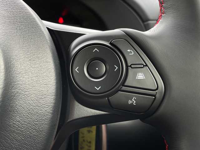 トヨタ ＧＲ８６ RZ 千葉県 2024(令6)年 0.1万km クリスタルホワイトパール メーカーOP/・brembo製ベンチレーテッドディスクブレーキ（フロント：17インチ4ポッド対向キャリパー・リヤ：17インチ2ポッド対向キャリパー)203500円/・SACHS(ZF)アブソーバー55000円/純正9インチナビ/(フルセグTV/BT/CD/DVD/FM/AM)/ブラインドスポットモニター/衝突被害軽減システム/車線逸脱警報/バックカメラ/追従式クルーズコントロール/ハーフレザーシート/横滑り防止装置/ETC2.0/LEDヘッドライト/オートライト/ウィンカーミラー/電動格納ミラー/純正18インチAW/シートヒーター/シートリフター/TVキャンセラー/プッシュスタート/スマートキー/フロアマット/スペアキー/取扱説明書/保証書