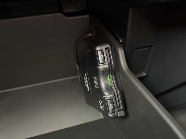 トヨタ ＧＲ８６ RZ 千葉県 2024(令6)年 0.1万km クリスタルホワイトパール メーカーOP/・brembo製ベンチレーテッドディスクブレーキ（フロント：17インチ4ポッド対向キャリパー・リヤ：17インチ2ポッド対向キャリパー)203500円/・SACHS(ZF)アブソーバー55000円/純正9インチナビ/(フルセグTV/BT/CD/DVD/FM/AM)/ブラインドスポットモニター/衝突被害軽減システム/車線逸脱警報/バックカメラ/追従式クルーズコントロール/ハーフレザーシート/横滑り防止装置/ETC2.0/LEDヘッドライト/オートライト/ウィンカーミラー/電動格納ミラー/純正18インチAW/シートヒーター/シートリフター/TVキャンセラー/プッシュスタート/スマートキー/フロアマット/スペアキー/取扱説明書/保証書