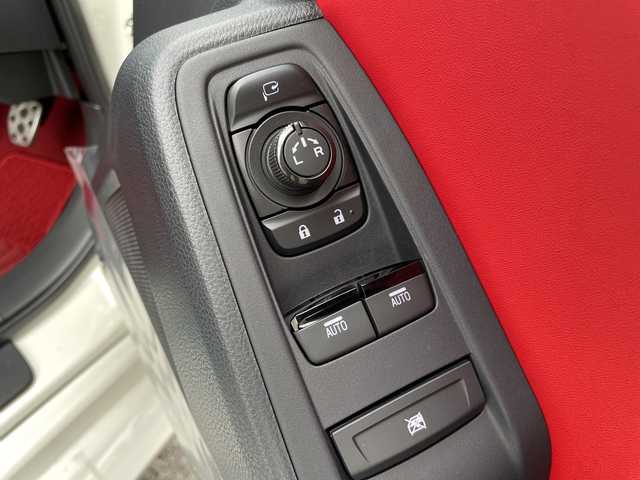 トヨタ ＧＲ８６ RZ 千葉県 2024(令6)年 0.1万km クリスタルホワイトパール メーカーOP/・brembo製ベンチレーテッドディスクブレーキ（フロント：17インチ4ポッド対向キャリパー・リヤ：17インチ2ポッド対向キャリパー)203500円/・SACHS(ZF)アブソーバー55000円/純正9インチナビ/(フルセグTV/BT/CD/DVD/FM/AM)/ブラインドスポットモニター/衝突被害軽減システム/車線逸脱警報/バックカメラ/追従式クルーズコントロール/ハーフレザーシート/横滑り防止装置/ETC2.0/LEDヘッドライト/オートライト/ウィンカーミラー/電動格納ミラー/純正18インチAW/シートヒーター/シートリフター/TVキャンセラー/プッシュスタート/スマートキー/フロアマット/スペアキー/取扱説明書/保証書