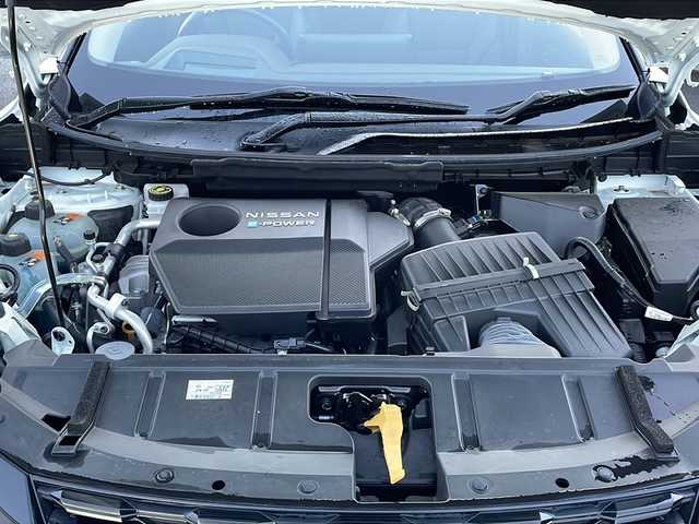 日産 エクストレイル G e－4ORCE 岩手県 2023(令5)年 1.9万km ブリリアントホワイトパール プロパイロット　プロパイロットパーキング　１２．３型日産コネクトナビ　デジタルミラー　全周囲Ｃ　フルセグ　スマートフォン連携　ルーフレール　パワーＲゲート　シートヒーター　純正１８ＡＷ　ＥＴＣ２．０