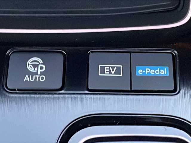 日産 エクストレイル G e－4ORCE 岩手県 2023(令5)年 1.9万km ブリリアントホワイトパール プロパイロット　プロパイロットパーキング　１２．３型日産コネクトナビ　デジタルミラー　全周囲Ｃ　フルセグ　スマートフォン連携　ルーフレール　パワーＲゲート　シートヒーター　純正１８ＡＷ　ＥＴＣ２．０