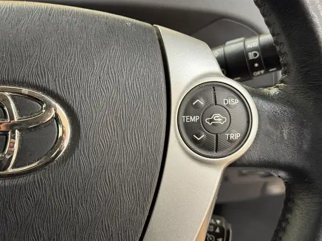 トヨタ プリウス G 群馬県 2014(平26)年 5.8万km ライトパープルマイカ 純正7インチナビ/・フルセグTV/・BT/DVD/CD/SD/・FM/AM/バックカメラ/ビルトインETC/ブラックハーフレザーシート/運転席パワーシート/革巻きステアリング/ステアリングスイッチ/クルーズコントロール/スマートキー/プッシュスタート/LEDヘッドライト/フォグランプ/オートライト/純正15インチAW/純正フロアマット/純正ドアバイザー/電動格納ウィンカーミラー/横滑り防止機能