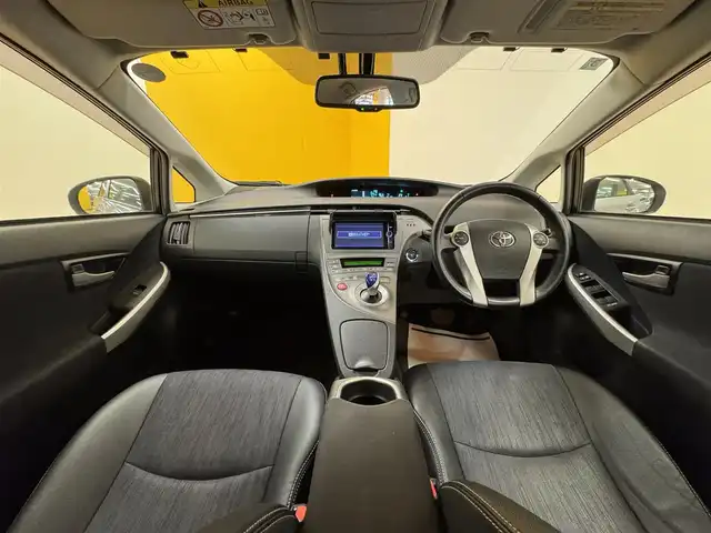 トヨタ プリウス G 群馬県 2014(平26)年 5.8万km ライトパープルマイカ 純正7インチナビ/・フルセグTV/・BT/DVD/CD/SD/・FM/AM/バックカメラ/ビルトインETC/ブラックハーフレザーシート/運転席パワーシート/革巻きステアリング/ステアリングスイッチ/クルーズコントロール/スマートキー/プッシュスタート/LEDヘッドライト/フォグランプ/オートライト/純正15インチAW/純正フロアマット/純正ドアバイザー/電動格納ウィンカーミラー/横滑り防止機能