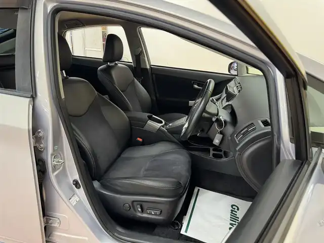 トヨタ プリウス G 群馬県 2014(平26)年 5.8万km ライトパープルマイカ 純正7インチナビ/・フルセグTV/・BT/DVD/CD/SD/・FM/AM/バックカメラ/ビルトインETC/ブラックハーフレザーシート/運転席パワーシート/革巻きステアリング/ステアリングスイッチ/クルーズコントロール/スマートキー/プッシュスタート/LEDヘッドライト/フォグランプ/オートライト/純正15インチAW/純正フロアマット/純正ドアバイザー/電動格納ウィンカーミラー/横滑り防止機能