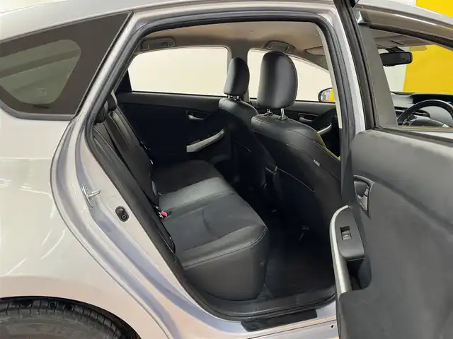 トヨタ プリウス G 群馬県 2014(平26)年 5.8万km ライトパープルマイカ 純正7インチナビ/・フルセグTV/・BT/DVD/CD/SD/・FM/AM/バックカメラ/ビルトインETC/ブラックハーフレザーシート/運転席パワーシート/革巻きステアリング/ステアリングスイッチ/クルーズコントロール/スマートキー/プッシュスタート/LEDヘッドライト/フォグランプ/オートライト/純正15インチAW/純正フロアマット/純正ドアバイザー/電動格納ウィンカーミラー/横滑り防止機能