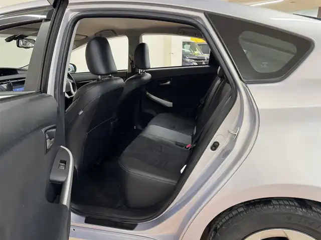 トヨタ プリウス G 群馬県 2014(平26)年 5.8万km ライトパープルマイカ 純正7インチナビ/・フルセグTV/・BT/DVD/CD/SD/・FM/AM/バックカメラ/ビルトインETC/ブラックハーフレザーシート/運転席パワーシート/革巻きステアリング/ステアリングスイッチ/クルーズコントロール/スマートキー/プッシュスタート/LEDヘッドライト/フォグランプ/オートライト/純正15インチAW/純正フロアマット/純正ドアバイザー/電動格納ウィンカーミラー/横滑り防止機能