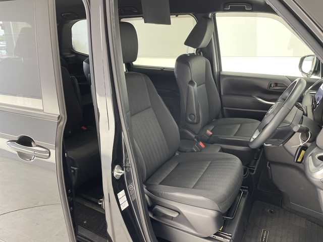 トヨタ ノア S－G 愛知県 2023(令5)年 2.9万km グリッターブラックガラスフレーク トヨタセーフティセンス/純正10型ディスプレイオーディオナビ/フリップダウンモニター/両側パワースライドドア/レーダークルーズコントロール/シートヒーター/バックカメラ/コーナーセンサー/純正アルミホイール/ETC2.0/LEDヘッドライト/インテリジェントミラー/リアオートエアコン/レーンキープアシスト/オートマチックハイビーム/ドライブレコーダー/スマートキー/プッシュスタート