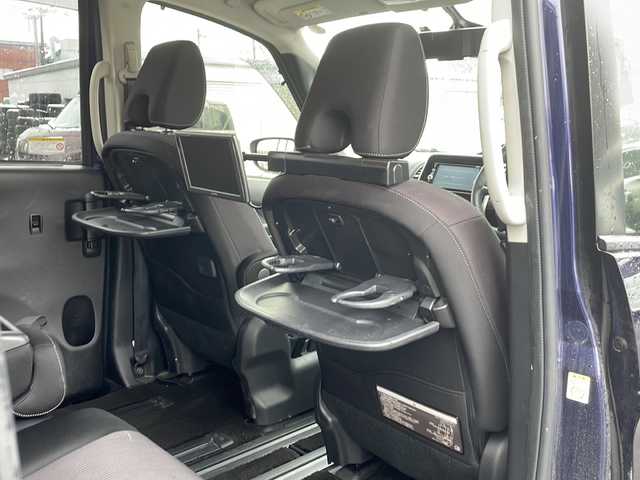 日産 セレナ ハイウェイスター 道北・旭川 2016(平28)年 4万km アズライトブルー /4WD//禁煙車//純正SDナビ//CD/DVD/SD/MSV/USB/AUX/BT/フルセグ//アラウンドビューモニター//後席モニター//パーキングアシスト//プロパイロット//エマージェンシーブレーキ//レーダークルーズコントロール//レーンキープアシスト//ハンドル支援//コーナーセンサー//アイドリングストップ//ハンズフリー左パワースライドドア//オートライト//ＬＥＤヘッドライト//フォグライト//ＥＴＣ//ドライブレコーダー//サンシェード//フロアマット//ドアバイザー