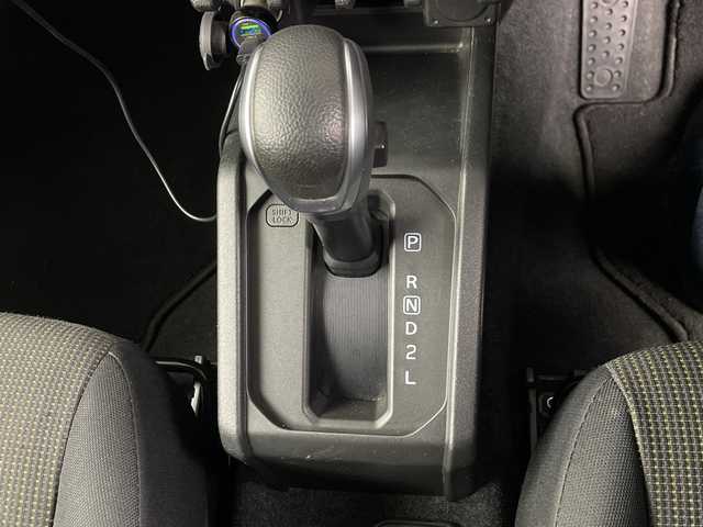 スズキ ジムニー XC 埼玉県 2022(令4)年 2.8万km ジャングルグリーン 純正ナビ/　(Bluetooth/DVD/CD/USB/iPod/SD)/フルセグテレビ/バックカメラ/ビルトインETC/ドライブレコーダー/デジタルインナーミラー/クルーズコントロール/衝突被害軽減ブレーキ/車線逸脱警報/運転席・助手席シートヒーター/ダウンヒルアシストコントロール/ヒーテッドドアミラー/プッシュスタート/社外フロアマット/純正16インチアルミホイール