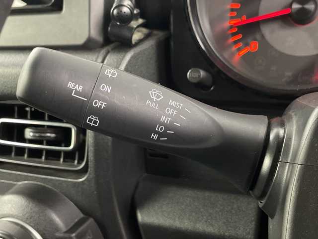 スズキ ジムニー XC 埼玉県 2022(令4)年 2.8万km ジャングルグリーン 純正ナビ/　(Bluetooth/DVD/CD/USB/iPod/SD)/フルセグテレビ/バックカメラ/ビルトインETC/ドライブレコーダー/デジタルインナーミラー/クルーズコントロール/衝突被害軽減ブレーキ/車線逸脱警報/運転席・助手席シートヒーター/ダウンヒルアシストコントロール/ヒーテッドドアミラー/プッシュスタート/社外フロアマット/純正16インチアルミホイール