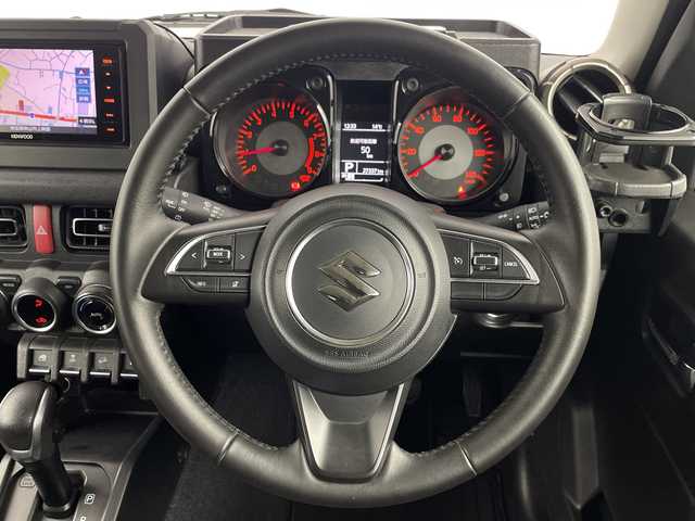 スズキ ジムニー XC 埼玉県 2022(令4)年 2.8万km ジャングルグリーン 純正ナビ/　(Bluetooth/DVD/CD/USB/iPod/SD)/フルセグテレビ/バックカメラ/ビルトインETC/ドライブレコーダー/デジタルインナーミラー/クルーズコントロール/衝突被害軽減ブレーキ/車線逸脱警報/運転席・助手席シートヒーター/ダウンヒルアシストコントロール/ヒーテッドドアミラー/プッシュスタート/社外フロアマット/純正16インチアルミホイール