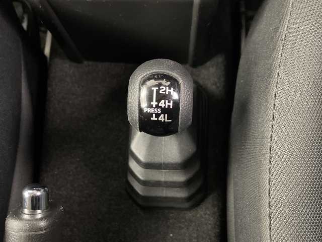 スズキ ジムニー XC 埼玉県 2022(令4)年 2.8万km ジャングルグリーン 純正ナビ/　(Bluetooth/DVD/CD/USB/iPod/SD)/フルセグテレビ/バックカメラ/ビルトインETC/ドライブレコーダー/デジタルインナーミラー/クルーズコントロール/衝突被害軽減ブレーキ/車線逸脱警報/運転席・助手席シートヒーター/ダウンヒルアシストコントロール/ヒーテッドドアミラー/プッシュスタート/社外フロアマット/純正16インチアルミホイール