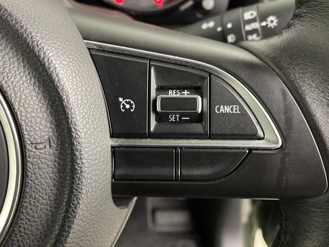 スズキ ジムニー XC 埼玉県 2022(令4)年 2.8万km ジャングルグリーン 純正ナビ/　(Bluetooth/DVD/CD/USB/iPod/SD)/フルセグテレビ/バックカメラ/ビルトインETC/ドライブレコーダー/デジタルインナーミラー/クルーズコントロール/衝突被害軽減ブレーキ/車線逸脱警報/運転席・助手席シートヒーター/ダウンヒルアシストコントロール/ヒーテッドドアミラー/プッシュスタート/社外フロアマット/純正16インチアルミホイール