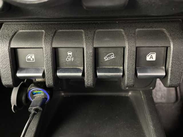 スズキ ジムニー XC 埼玉県 2022(令4)年 2.8万km ジャングルグリーン 純正ナビ/　(Bluetooth/DVD/CD/USB/iPod/SD)/フルセグテレビ/バックカメラ/ビルトインETC/ドライブレコーダー/デジタルインナーミラー/クルーズコントロール/衝突被害軽減ブレーキ/車線逸脱警報/運転席・助手席シートヒーター/ダウンヒルアシストコントロール/ヒーテッドドアミラー/プッシュスタート/社外フロアマット/純正16インチアルミホイール