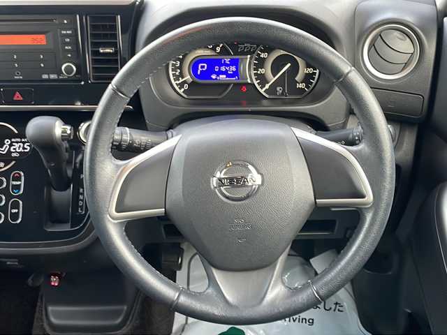 日産 デイズ ルークス HWS X Vセレ +SeftyⅡ 茨城県 2015(平27)年 1.7万km プレミアムパープルP ワンオーナー/CD/DVDプレイヤー/アラウンドビューモニター/片側パワースライドドア/横滑り防止装置/衝突被害軽減システム/純正14インチアルミホイール/HIDオートライト/純正フロアマット/プッシュスタート