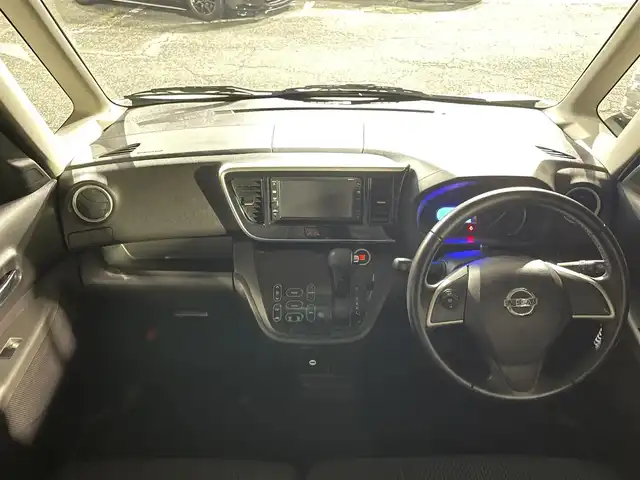 日産 デイズ ルークス ハイウェイスターターボ 千葉県 2017(平29)年 6万km クールシルバー エマージェンシーブレーキ/アラウンドビューカメラ/純正SDナビ【MJ116D-W】/・CD/Bluetooth/フルセグTV/両後パワースライドドア/インテリジェントキー/純正キセノンヘッドライト/フォグランプ/社外ドライブレコーダー/ETC/純正15インチアルミホイール/本革巻きステアリング/サイドエアバッグ/アイドリングストップ