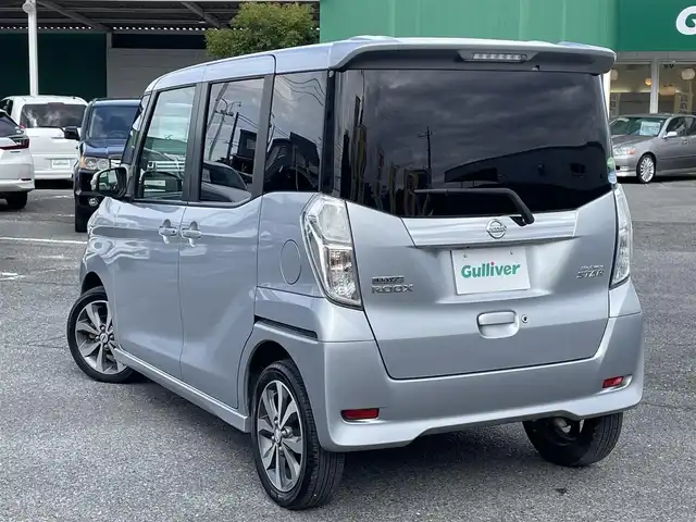 日産 デイズ ルークス ハイウェイスターターボ 千葉県 2017(平29)年 6万km クールシルバー エマージェンシーブレーキ/アラウンドビューカメラ/純正SDナビ【MJ116D-W】/・CD/Bluetooth/フルセグTV/両後パワースライドドア/インテリジェントキー/純正キセノンヘッドライト/フォグランプ/社外ドライブレコーダー/ETC/純正15インチアルミホイール/本革巻きステアリング/サイドエアバッグ/アイドリングストップ