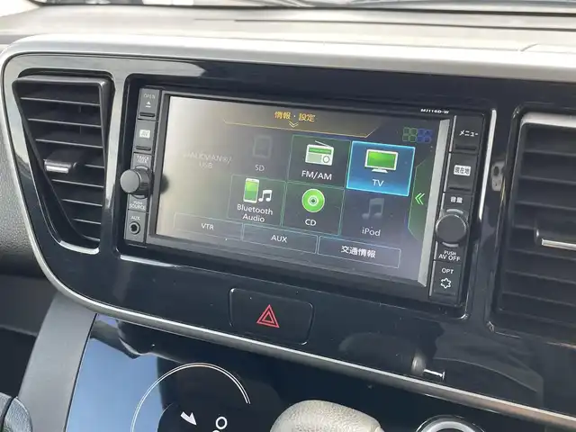 日産 デイズ ルークス ハイウェイスターターボ 千葉県 2017(平29)年 6万km クールシルバー エマージェンシーブレーキ/アラウンドビューカメラ/純正SDナビ【MJ116D-W】/・CD/Bluetooth/フルセグTV/両後パワースライドドア/インテリジェントキー/純正キセノンヘッドライト/フォグランプ/社外ドライブレコーダー/ETC/純正15インチアルミホイール/本革巻きステアリング/サイドエアバッグ/アイドリングストップ