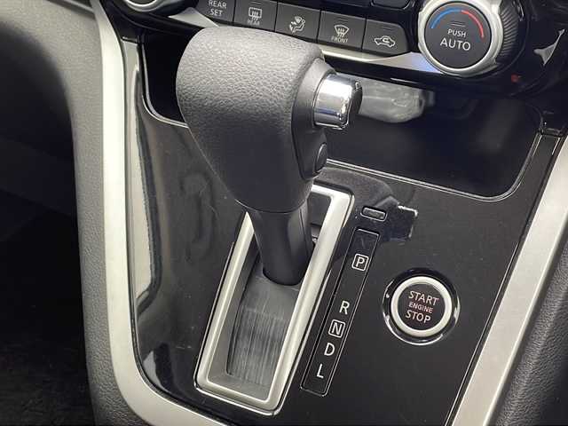 日産 セレナ ハイウェイスター G 千葉県 2016(平28)年 8.2万km ブリリアントホワイトパール 純正ナビ/　CD/DVD/ブルーレイ/クルーズコントロール/車線逸脱警報/衝突軽減ブレーキ/クリアランスソナー/アラウンドビューモニター/パーキングアシスト/両側パワースライド/LEDライト/フォグランプ/ビルトインＥＴＣ/全席ＵＳＢ端子/シートバックテーブル/ロールサンシェード/スマートキー/スタートボタン/フロアマット