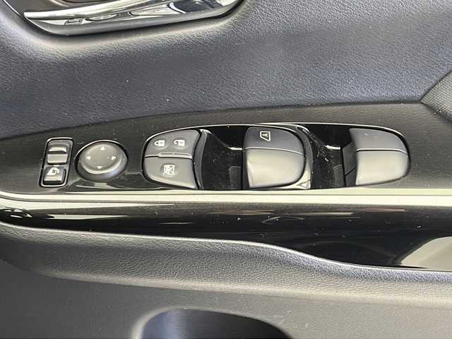 日産 セレナ ハイウェイスター G 千葉県 2016(平28)年 8.2万km ブリリアントホワイトパール 純正ナビ/　CD/DVD/ブルーレイ/クルーズコントロール/車線逸脱警報/衝突軽減ブレーキ/クリアランスソナー/アラウンドビューモニター/パーキングアシスト/両側パワースライド/LEDライト/フォグランプ/ビルトインＥＴＣ/全席ＵＳＢ端子/シートバックテーブル/ロールサンシェード/スマートキー/スタートボタン/フロアマット