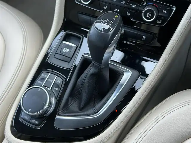 ＢＭＷ ２１８ｄ アクティブツアラー ラグジュアリー 茨城県 2016(平28)年 2.6万km メディテラニアンブルー コンフォ-トパッケージ /パ-キングサポ-トパッケージ /ベ-ジュ革 /シートヒーター /M付PWシ-ト /PWテ-ルゲ-ト /コンフォ-トアクセス /インテリジェントSFT /LDW /ナビ /BT /USB/DVD/CD /バックカメラ /PDC /LEDヘッドライト /オートライト/純正16インチAW /ETC2.0 /禁煙車