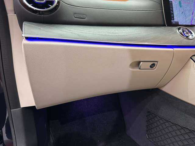 メルセデス・ベンツ ＣＬＳ２２０ｄ スポーツ エクスクルーシブPKG 千葉県 2018(平30)年 2.3万km カバンサイトブルー 白革　/ガラスＳＲ　/ＨＵＤ　/Ｂｕｒｍｅｓｔｅｒ　/ＡＣＣ　/ナビ　/ＴＶ　/３６０°　/ＣａｒＰｌａｙ　/Ｂｌｕｅｔｏｏｔｈ接続　/シートＨ　/ベンチレーション　/電動トランク　/オートハイビーム　/ＲＳＰ　/ドラレコ　/ＥＴＣ