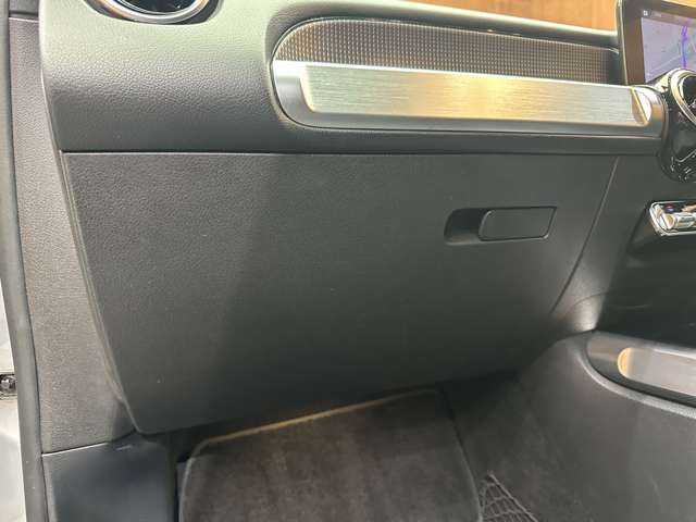 メルセデス・ベンツ ＧＬＢ２００ｄ 千葉県 2020(令2)年 6万km イリジウムシルバー ＡＣＣ　/半革シート　/ナビ　/ＴＶ　/３６０°/Ｂｌｕｅｔｏｏｔｈ接続　/シートヒーター　/電動シート　/電動リアゲート　/ＬＥＤヘッドライト　/衝突軽減ブレーキ　/ＢＳＭ　/ＬＫＡ　/ＥＴＣ　/スマートキー　/７人乗り/禁煙車