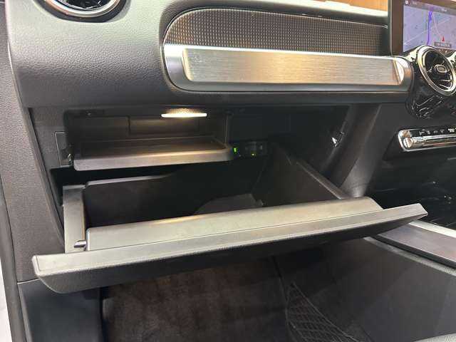 メルセデス・ベンツ ＧＬＢ２００ｄ 千葉県 2020(令2)年 6万km イリジウムシルバー ＡＣＣ　/半革シート　/ナビ　/ＴＶ　/３６０°/Ｂｌｕｅｔｏｏｔｈ接続　/シートヒーター　/電動シート　/電動リアゲート　/ＬＥＤヘッドライト　/衝突軽減ブレーキ　/ＢＳＭ　/ＬＫＡ　/ＥＴＣ　/スマートキー　/７人乗り/禁煙車