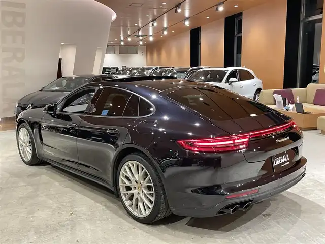 ポルシェ ポルシェ パナメーラ 4 E－ハイブリッド 10イヤーズED 道央・札幌 2020(令2)年 4.4万km ジェットブラック パノラマルーフシステム/BOSEサラウンドサウンド/ソフトクローズドア/PDLSPlus/PASM/純正メモリナビ/サラウンドビューカメラ/本革シート/14Wayコンフォートシート/シートヒーター/パワーテールゲート