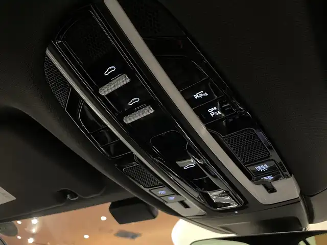 ポルシェ ポルシェ パナメーラ 4 E－ハイブリッド 10イヤーズED 道央・札幌 2020(令2)年 4.4万km ジェットブラック パノラマルーフシステム/BOSEサラウンドサウンド/ソフトクローズドア/PDLSPlus/PASM/純正メモリナビ/サラウンドビューカメラ/本革シート/14Wayコンフォートシート/シートヒーター/パワーテールゲート